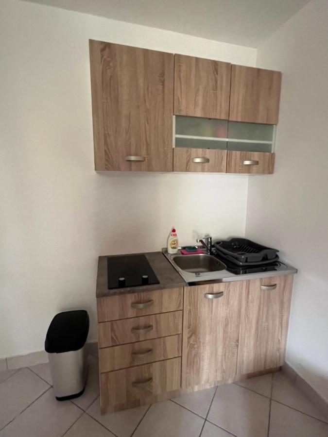 Ksenia Guesthouse Apartments And Studios Budva Exteriör bild