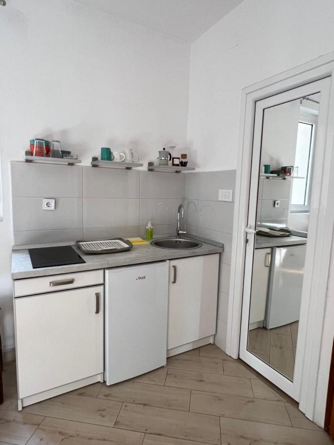 Ksenia Guesthouse Apartments And Studios Budva Exteriör bild